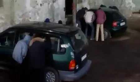 Викрадення зі порно син і мама згвалтуванням двох дівчат