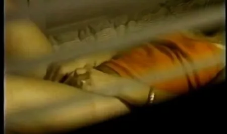 Чоловік і дружина їдуть порно відео мама і син у відрядження зі своїм партнером