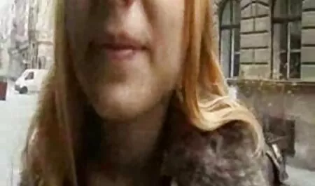 Обидві секс мама з сином його ноги були чорними і були змушені грати в дупу